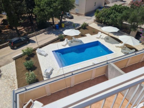 Rooms Viro with pool in center Novalja